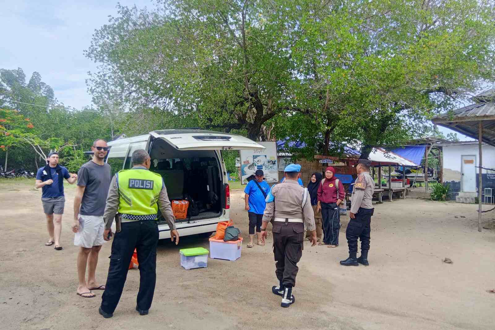Patroli Dialogis Polsek Sekotong Sasar Wisatawan Pesisir Pantai