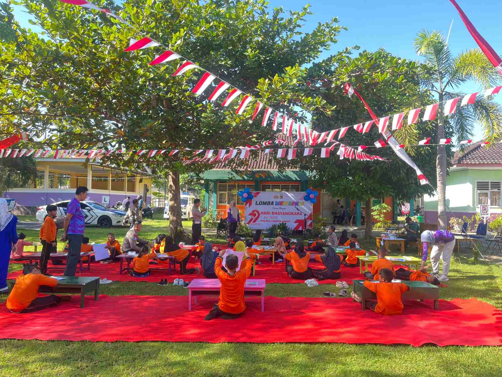 Mewarnai Semangat Bhayangkara di SLBN 2 Lombok Barat