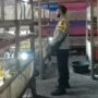Bhabinkamtibmas Ombe Baru Dorong Ketahanan Pangan Lewat Kunjungan ke Peternak Ayam