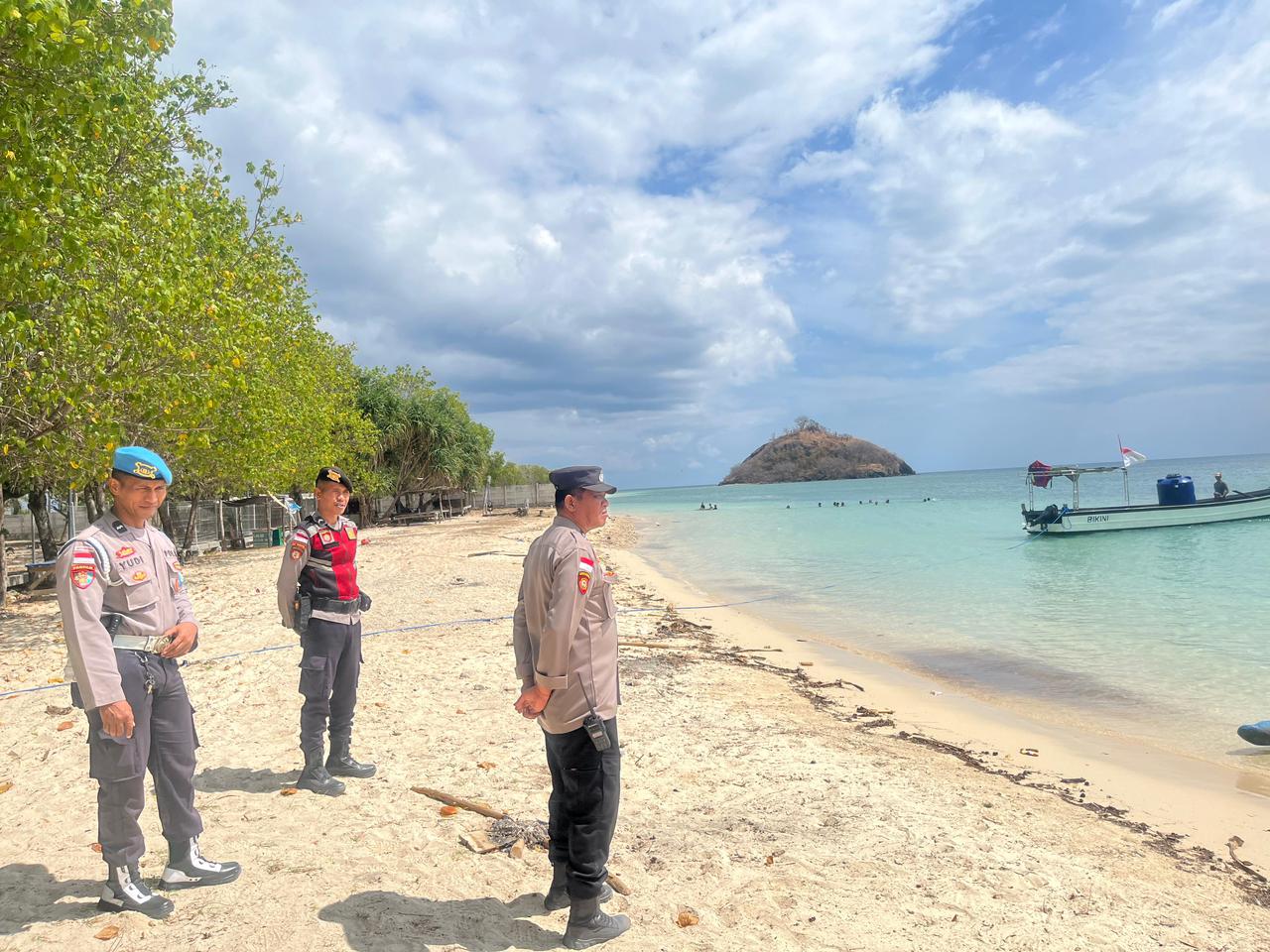 Upaya Polsek Sekotong Ciptakan Wisata Aman di Pantai Elak-Elak Lombok Barat