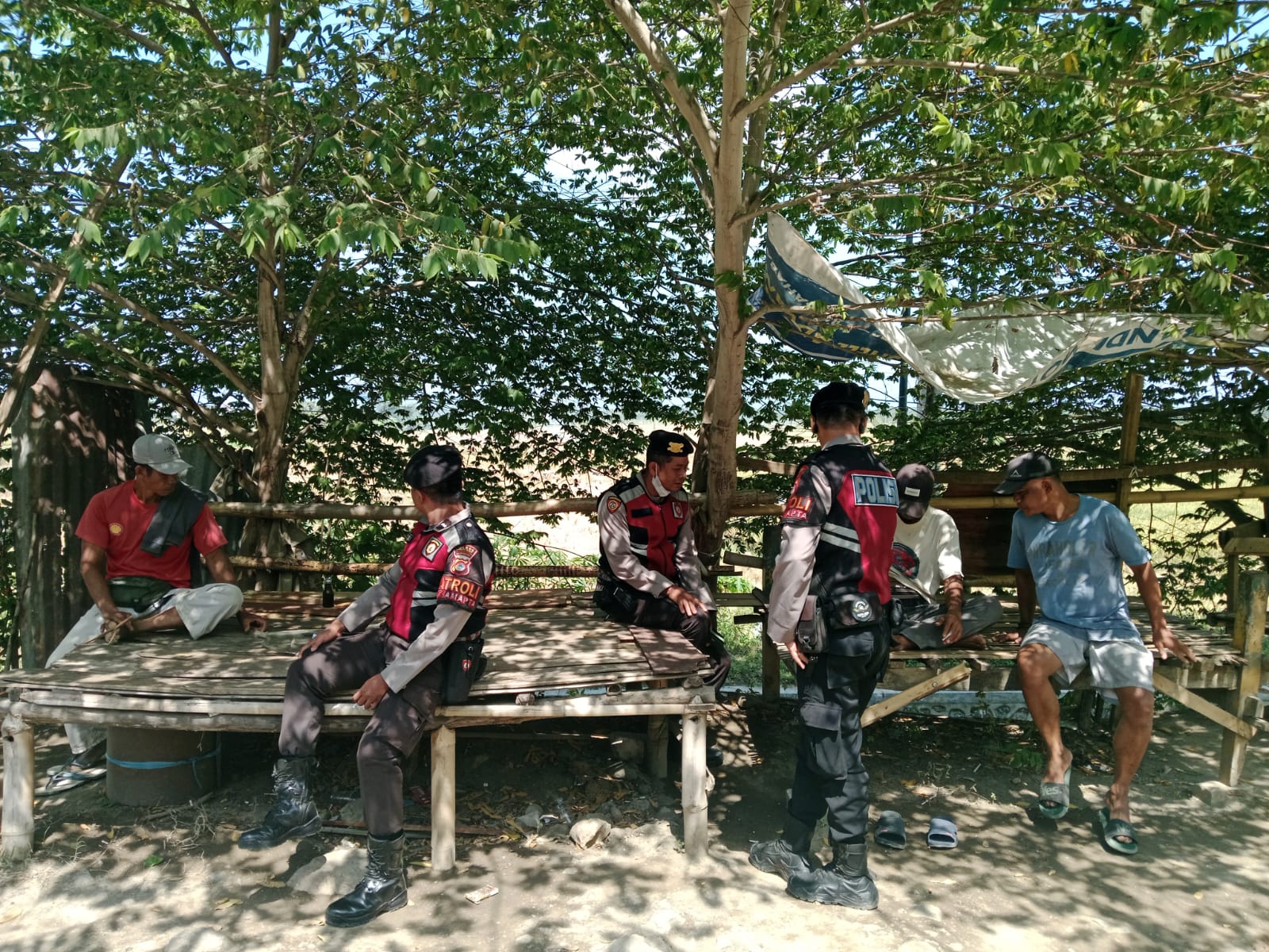 Polres Lombok Barat Dorong Kesadaran Warga Taman Ayu tentang Keamanan dan Layanan 110