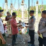 Aksi Nyata Polri: Polsek Sekotong Salurkan Bantuan Sosial di Desa Kedaro Lombok Barat