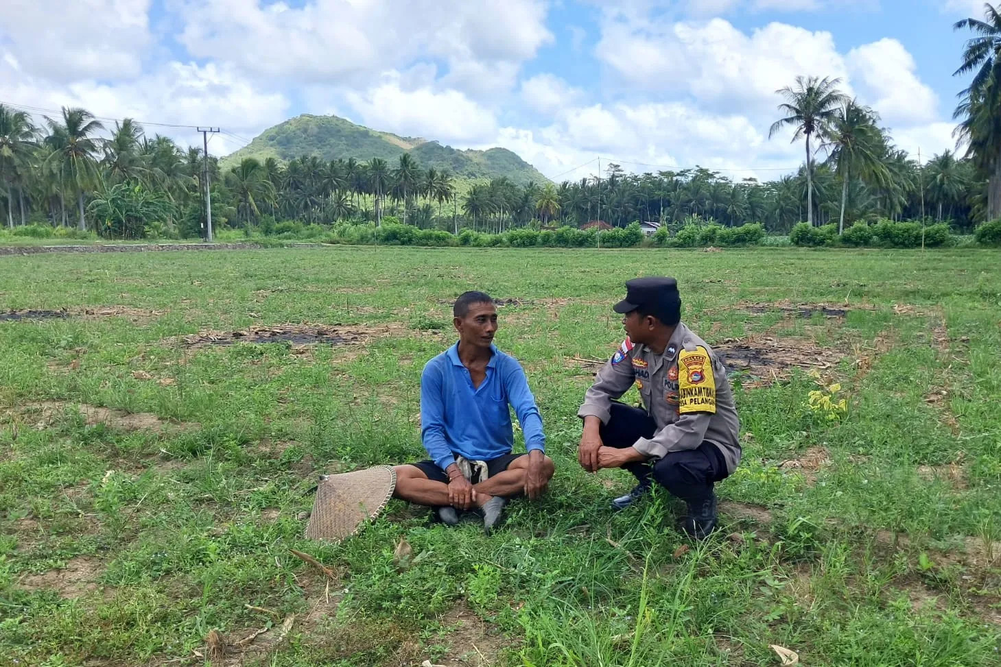 Bhabinkamtibmas Pelangan Gerakkan Warga Tanam Jagung untuk Ketahanan Pangan