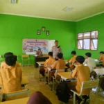 Dekatkan Diri ke Generasi Muda, Polsek Sekotong Turun ke Sekolah