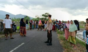 Nyongkolan Suku Sasak di Kuripan: Polisi Urai Kepadatan Lalin